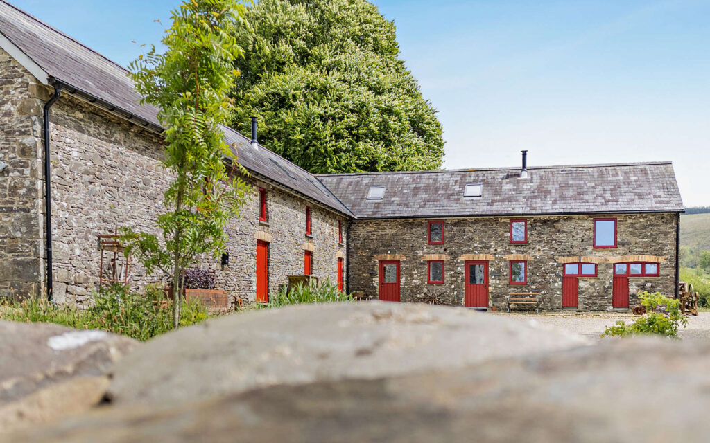 cambrian-cottages-courtyard-view